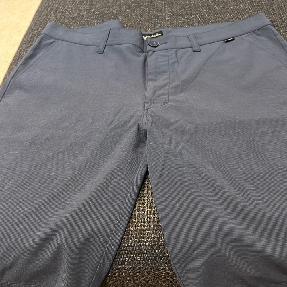 Men’s Travis Mathew Golf Shorts, Flat Front,Navy, Size 36, Like New.